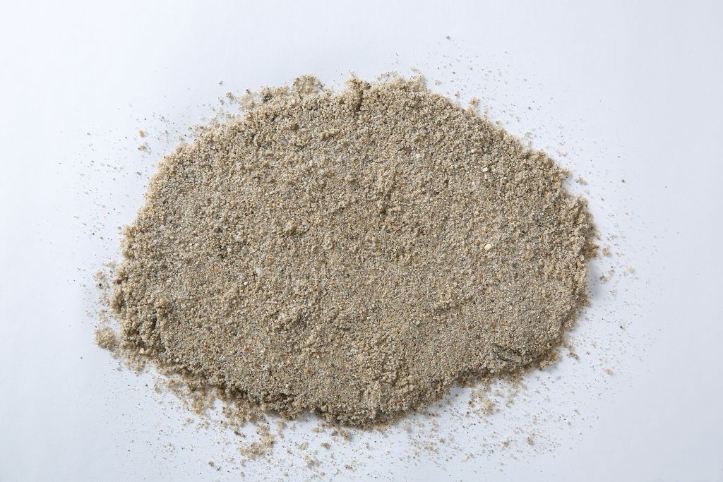 Формула речного песка. Песок Речной. Речной песок окрашенный. Добыча кварцевого песка. Круглый и Речной песок.