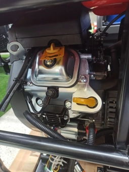 Электрогенератор на бензине 220/380V 25HP, 11-12kW, Двух-цилиндровый V-образ OHV, R15000D-TA, GX NewLand