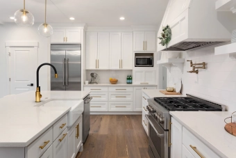 Смеситель для кухни с гибким носиком GLAMOUR BLACK / GOLD, Invena, Польша