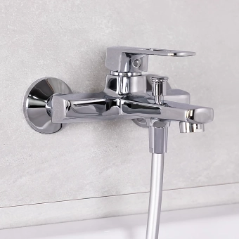 Смеситель для ванны на стену с гарнитурой для душа MATEZZI Серия MILO NEW, однорычажный хром