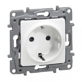 Розетка 2P+E 16A с защитой белый NILOE Legrand